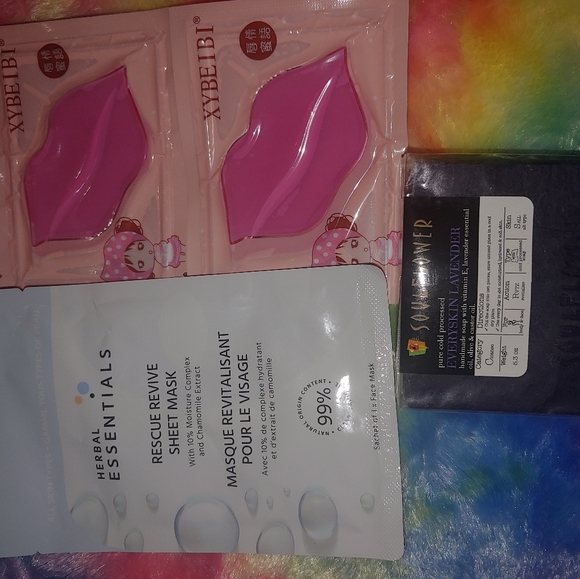 New Hygiene Comfort Pampering Gift Basket with Card - Picture 3 of 4